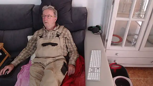 Snapshot of Nudelschwanz chatting on 21, 2, 2025 Nudelschwanz online show from 21, 2, 2025