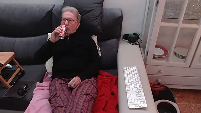 Snapshot of Nudelschwanz chatting on 22, 2, 2025 Nudelschwanz online show from 22, 2, 2025