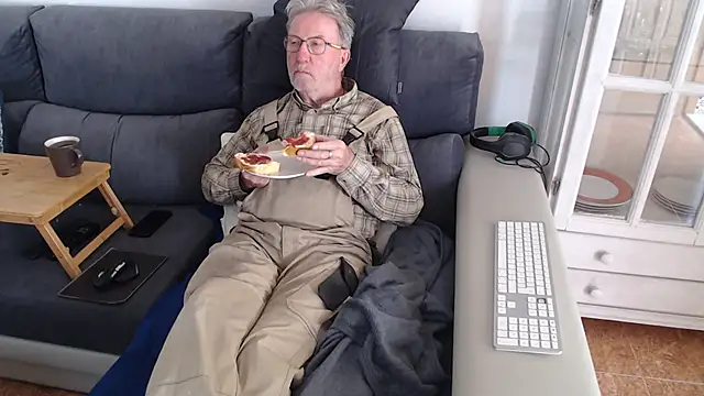 Snapshot of Nudelschwanz chatting on 28, 2, 2025 Nudelschwanz online show from 28, 2, 2025