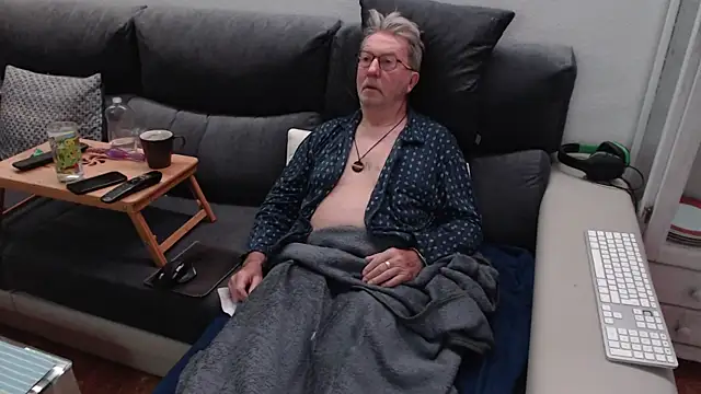 Snapshot of Nudelschwanz chatting on 4, 3, 2025 Nudelschwanz online show from 4, 3, 2025