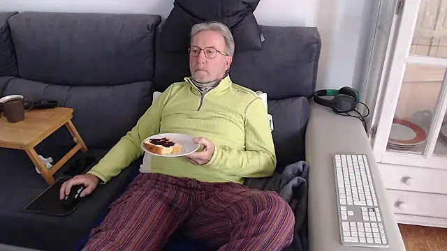 Snapshot of Nudelschwanz chatting on 7, 3, 2025 Nudelschwanz online show from 7, 3, 2025