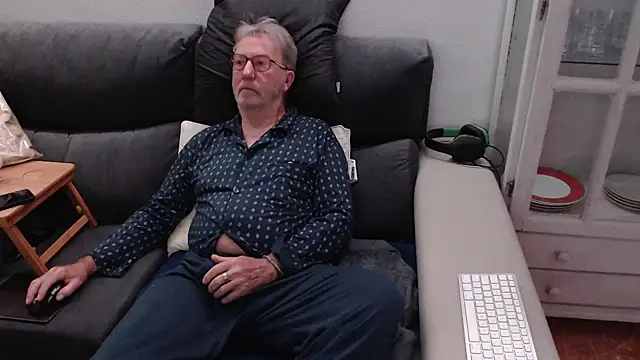 Snapshot of Nudelschwanz chatting on 8, 3, 2025 Nudelschwanz online show from 8, 3, 2025