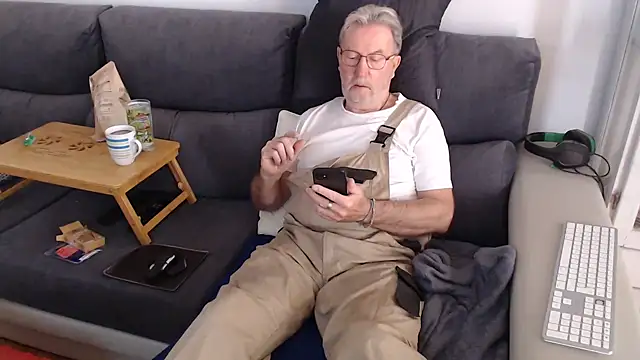 Snapshot of Nudelschwanz chatting on 8, 3, 2025 Nudelschwanz online show from 8, 3, 2025