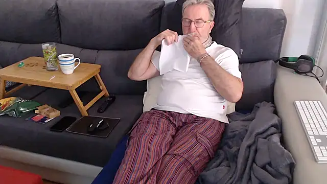 Snapshot of Nudelschwanz chatting on 8, 3, 2025 Nudelschwanz online show from 8, 3, 2025