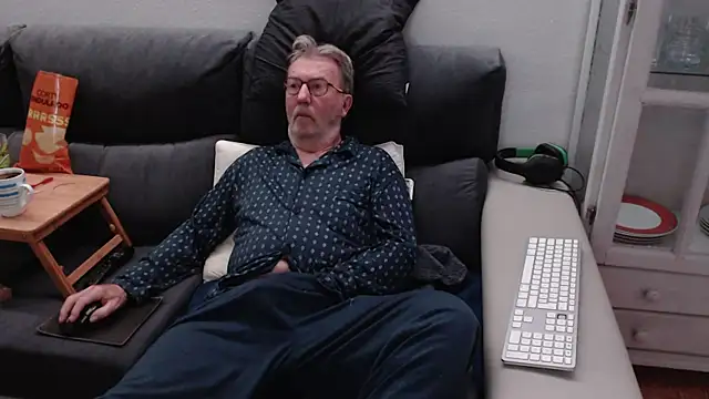 Snapshot of Nudelschwanz chatting on 9, 3, 2025 Nudelschwanz online show from 9, 3, 2025