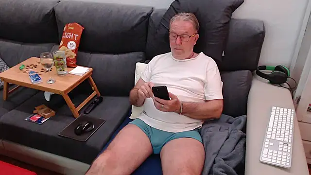 Snapshot of Nudelschwanz chatting on 10, 3, 2025 Nudelschwanz online show from 10, 3, 2025