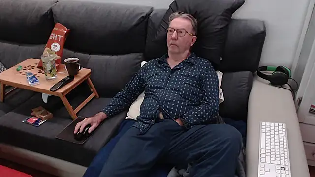 Snapshot of Nudelschwanz chatting on 11, 3, 2025 Nudelschwanz online show from 11, 3, 2025