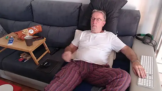 Snapshot of Nudelschwanz chatting on 11, 3, 2025 Nudelschwanz online show from 11, 3, 2025