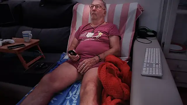 Snapshot of Nudelschwanz chatting on 10, 10, 2025 Nudelschwanz online show from 10, 10, 2025