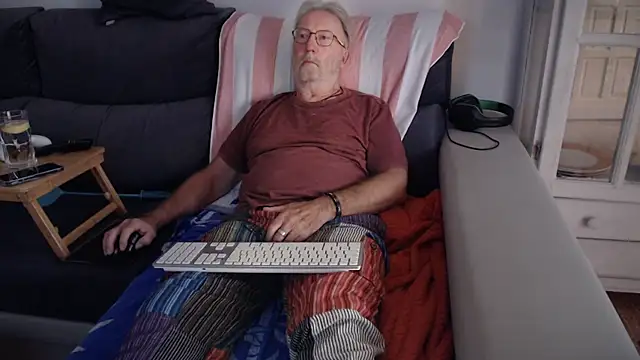 Snapshot of Nudelschwanz chatting on 12, 10, 2025 Nudelschwanz online show from 12, 10, 2025