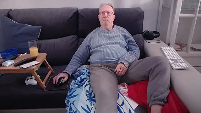 Snapshot of Nudelschwanz chatting on 2, 12, 2025 Nudelschwanz online show from 2, 12, 2025