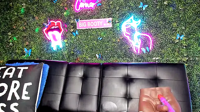 Snapshot of ThickAssRena chatting on 3, 12, 2024 ThickAssRena online show from 3, 12, 2024