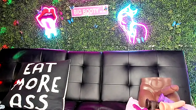 Snapshot of ThickAssRena chatting on 13, 12, 2024 ThickAssRena online show from 13, 12, 2024