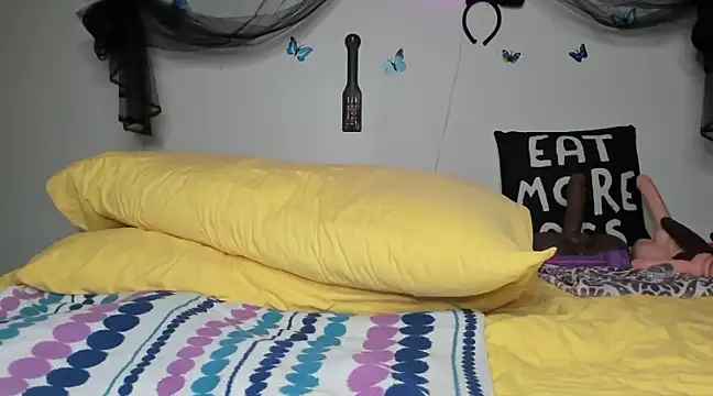 Snapshot of ThickAssRena chatting on 4, 2, 2025 ThickAssRena online show from 4, 2, 2025