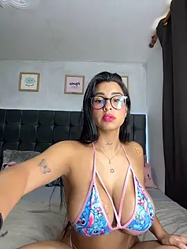 Snapshot of lovely_violet13 chatting on 17, 10, 2025 lovely violet13 online show from 17, 10, 2025