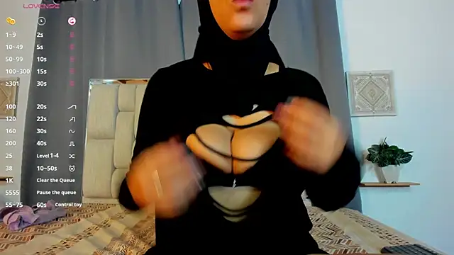 Snapshot of Dounia_nagi chatting on 15, 12, 2025 Dounia nagi online show from 15, 12, 2025