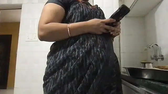 Snapshot of Riyasingh9 chatting on 4, 2, 2025 Riyasingh9 online show from 4, 2, 2025