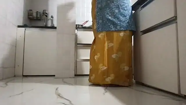 Snapshot of Riyasingh9 chatting on 13, 11, 2025 Riyasingh9 online show from 13, 11, 2025