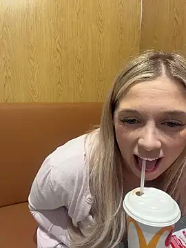 CherryAuroraa online show from 22, 3, 2026