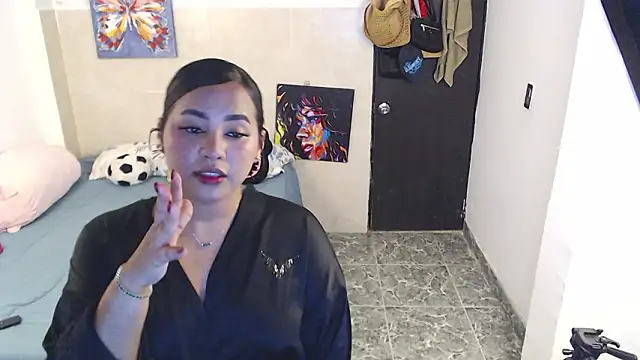 Snapshot of luciana_keating chatting on 3, 3, 2026 luciana keating online show from 3, 3, 2026