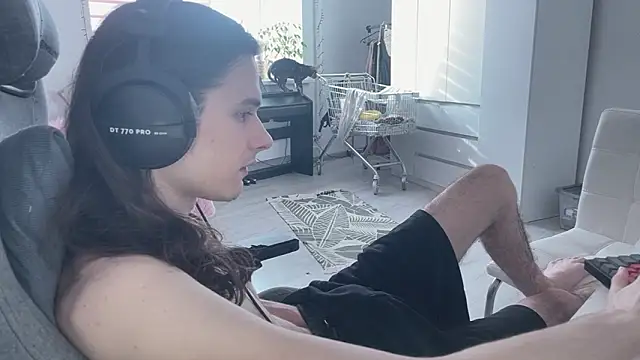 CandyChell online show from 3, 3, 2026