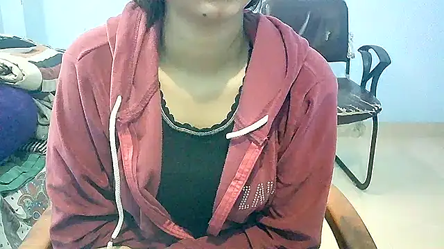 Snapshot of lovelydesi21 chatting on 2, 12, 2024 lovelydesi21 online show from 2, 12, 2024