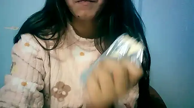 Snapshot of lovelydesi21 chatting on 21, 12, 2024 lovelydesi21 online show from 21, 12, 2024