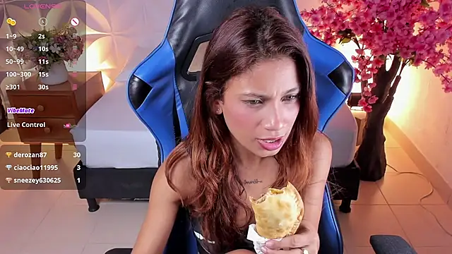 Snapshot of cora_22 chatting on 21, 12, 2024 cora 22 online show from 21, 12, 2024