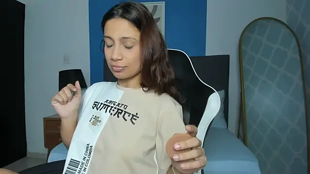 Snapshot of cora_22 chatting on 3, 10, 2025 cora 22 online show from 3, 10, 2025