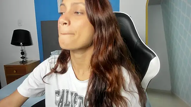 Snapshot of cora_22 chatting on 9, 10, 2025 cora 22 online show from 9, 10, 2025