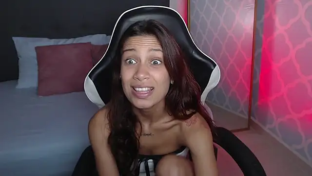 Snapshot of cora_22 chatting on 10, 10, 2025 cora 22 online show from 10, 10, 2025