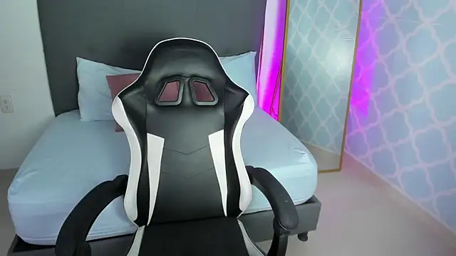 Snapshot of cora_22 chatting on 17, 10, 2025 cora 22 online show from 17, 10, 2025