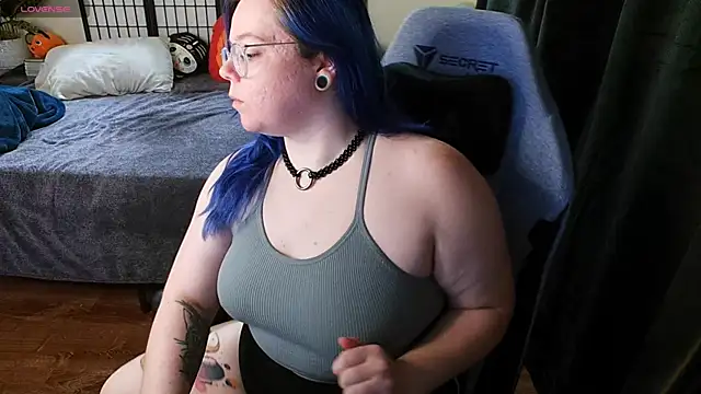 KiraSpitQueen online show from 8, 2, 2025