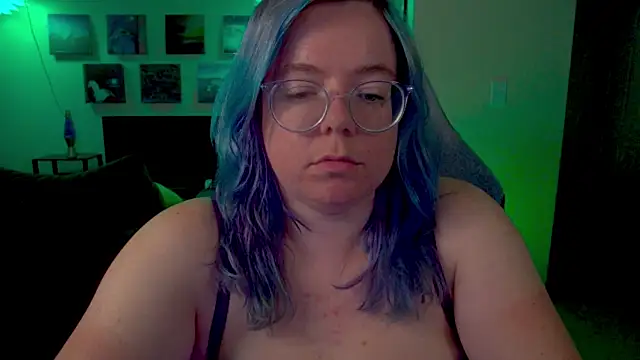 Snapshot of KiraSpitQueen chatting on 1, 7, 2026 KiraSpitQueen online show from 1, 7, 2026