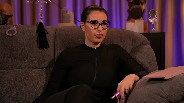 Snapshot of kelly_kent chatting on 7, 3, 2025 kelly kent online show from 7, 3, 2025