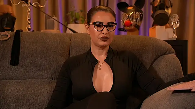 Snapshot of kelly_kent chatting on 17, 11, 2025 kelly kent online show from 17, 11, 2025