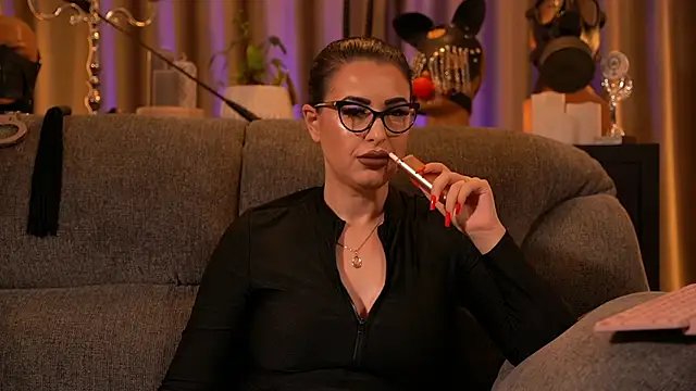 Snapshot of kelly_kent chatting on 18, 11, 2025 kelly kent online show from 18, 11, 2025