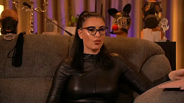 Snapshot of kelly_kent chatting on 21, 11, 2025 kelly kent online show from 21, 11, 2025