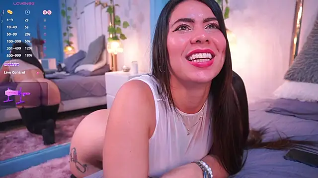 Snapshot of lara_giraldo chatting on 12, 1, 2025 lara giraldo online show from 12, 1, 2025