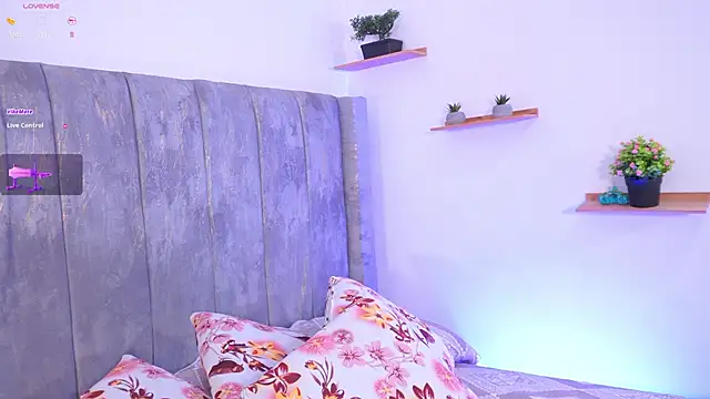 Snapshot of lara_giraldo chatting on 18, 9, 2025 lara giraldo online show from 18, 9, 2025