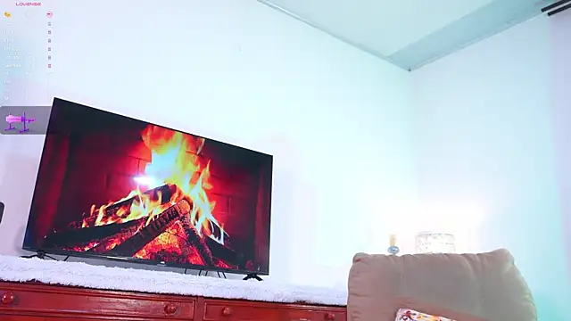 Snapshot of lara_giraldo chatting on 8, 10, 2025 lara giraldo online show from 8, 10, 2025