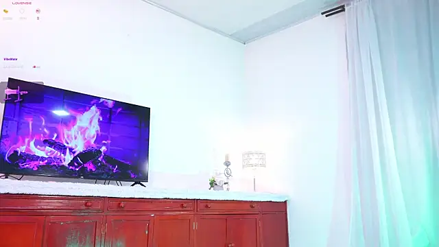 Snapshot of lara_giraldo chatting on 8, 10, 2025 lara giraldo online show from 8, 10, 2025