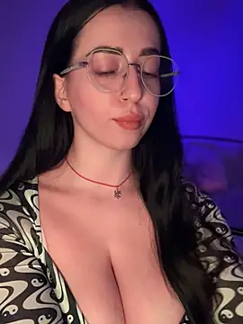 Emylia online show from 9, 11, 2025