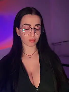 Emylia online show from 17, 12, 2025