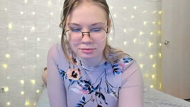 Snapshot of Tommy_and_Katie chatting on 15, 2, 2025 Tommy and Katie online show from 15, 2, 2025