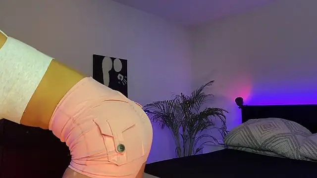 Snapshot of spottyyy chatting on 10, 3, 2025 spottyyy online show from 10, 3, 2025