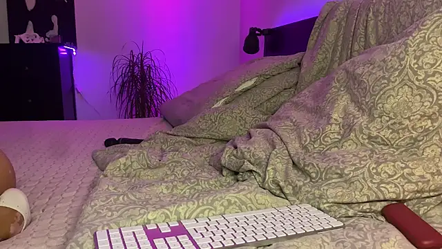 Snapshot of spottyyy chatting on 2, 10, 2025 spottyyy online show from 2, 10, 2025