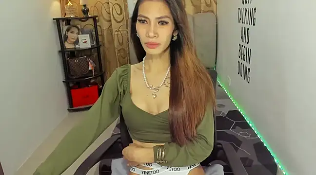 Snapshot of Trixie_Mattel21 chatting on 9, 12, 2024 Trixie Mattel21 online show from 9, 12, 2024