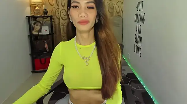 Snapshot of Trixie_Mattel21 chatting on 15, 12, 2024 Trixie Mattel21 online show from 15, 12, 2024