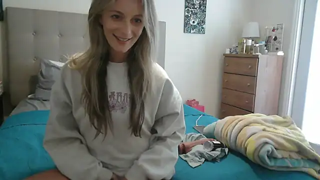 Snapshot of Heyitsmee33 chatting on 9, 9, 2025 Heyitsmee33 online show from 9, 9, 2025